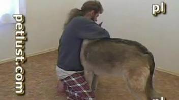 Amateur man shares intimate moments with the dog